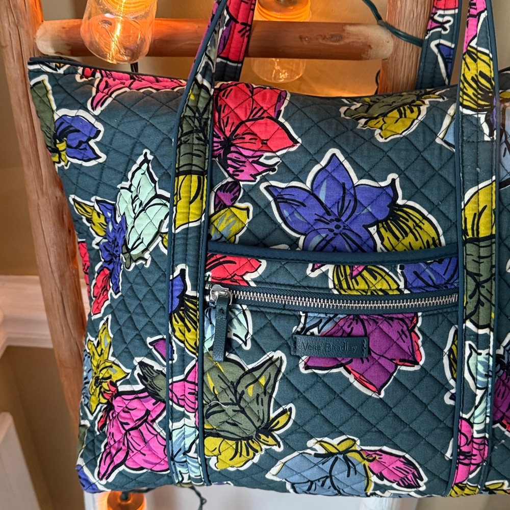 Vera Bradley Quilted Floral Tote in falling Leaves 🍂 - Picture 4 of 11